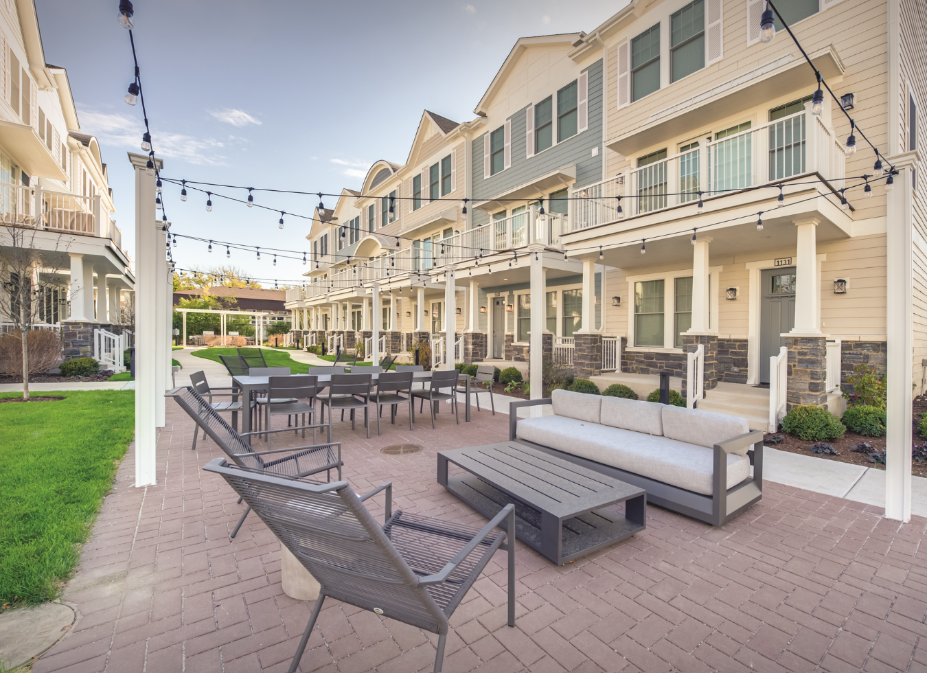Eldridge Townhomes in Elmhurst, IL - Courtyard